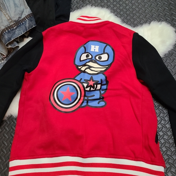 Captain  America - Picture 2 of 3